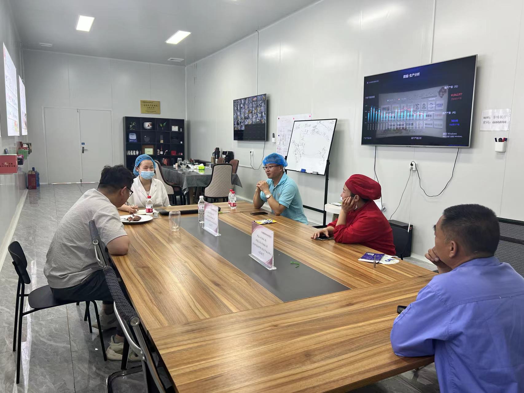  6 月 3 日，隆鑫菲特公司針對新增 的殺菌設(shè)備召開了專題會議